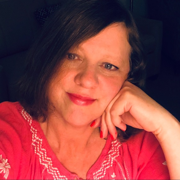 Meet your Posher, Krista - Picture 2 of 2